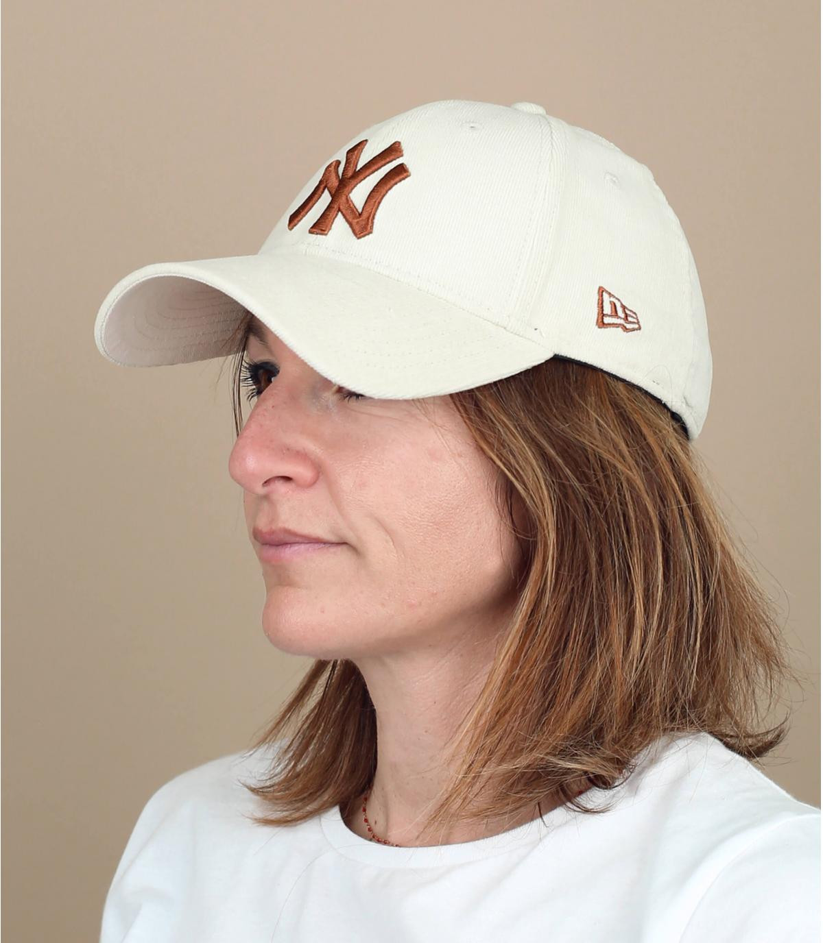 Beige corduroy women cap Wmn Cord NY 940